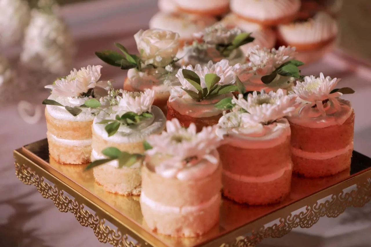 Mini floral cakes by Simply Sweet Udaipur